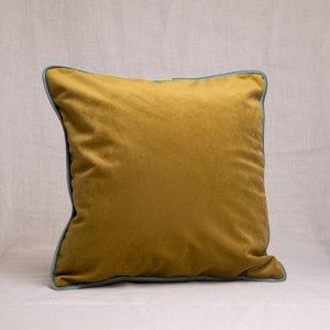 COJIN TERCIOPELO MOSTAZA