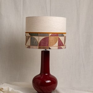 Pantalla para lámpara dual de lino natural y lino estampado con motivos geométricos de varios colores